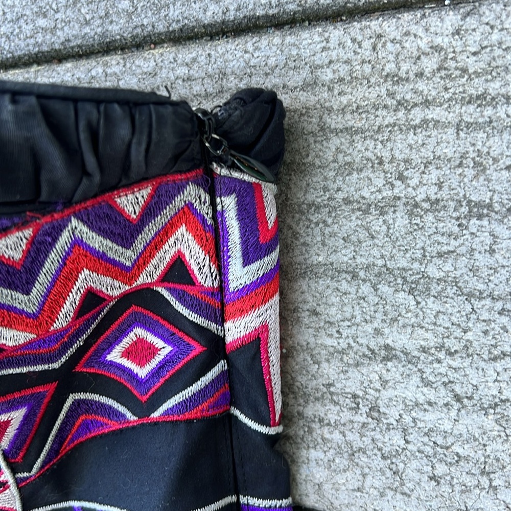 Karen Millen Purple/Pink Tribal-Embroidered-Trimmed Black Strapless Mini Size 8 - Picture 9 of 13